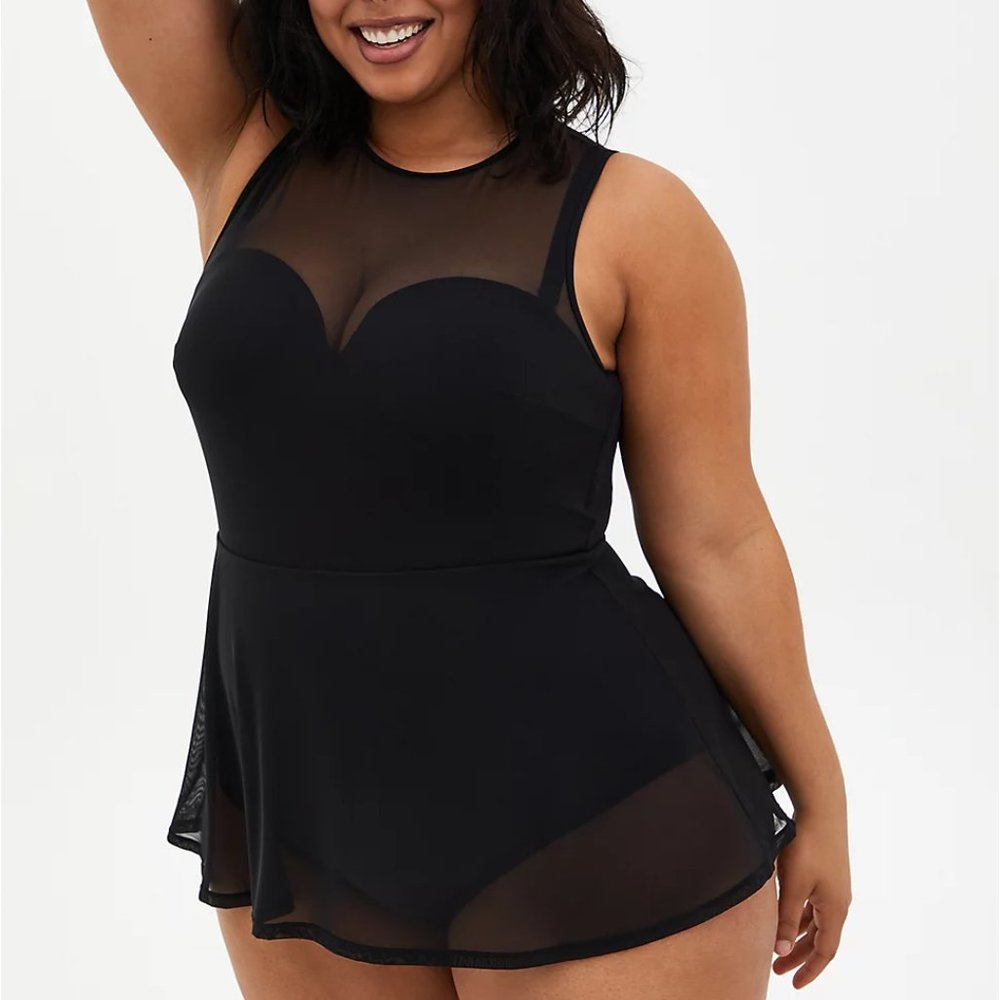 NWT TORRID UNDERWIRE SHORT MESH OVERLAY SWIM DRESS WITH BRIEF, Plus Size 2X D/DD